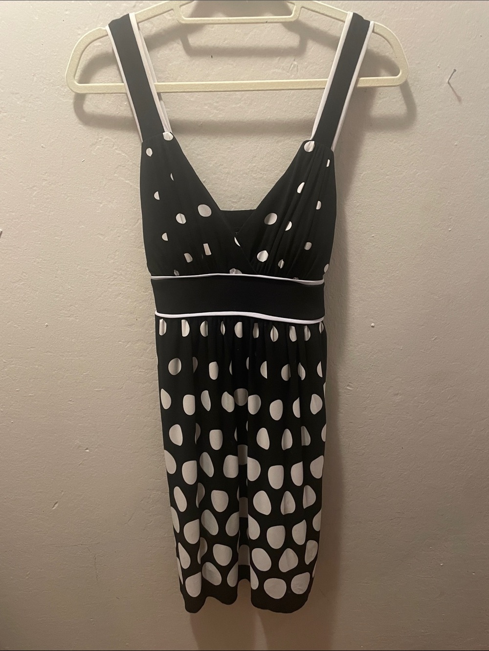 Black & White Polka Dot V-Neck Sleeveless  Dress size Large